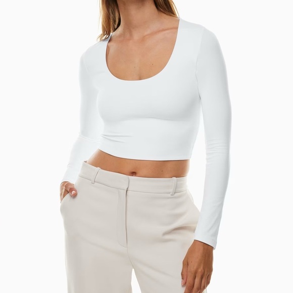 Aritzia Tops - Aritzia Contour Scoopneck Longsleeve in White
